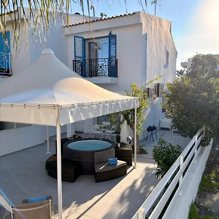 Modern 2br With Heated Hot Tub And Steps To