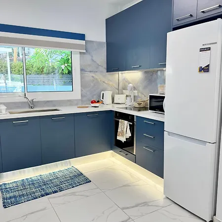 Modern 2br With Heated Hot Tub And Steps To *