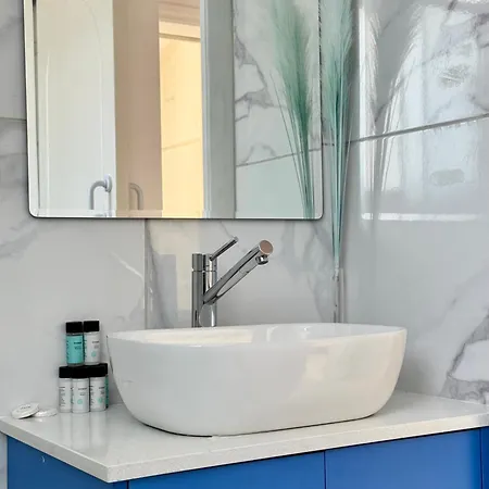Modern 2br With Heated Hot Tub And Steps To Villa Protaras