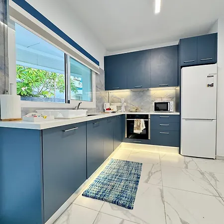 Villa Modern 2br With Heated Hot Tub And Steps To