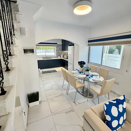Villa Modern 2br With Heated Hot Tub And Steps To Protaras