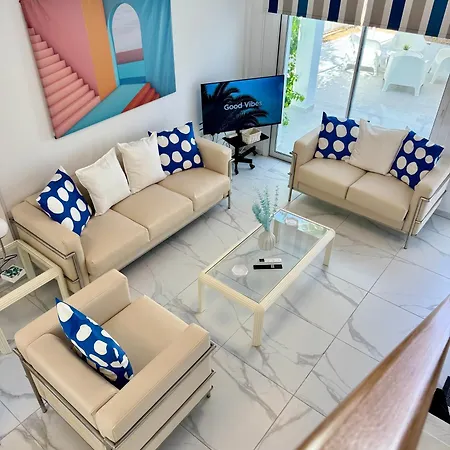 Vilă Modern 2br With Heated Hot Tub And Steps To Paralimni