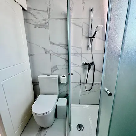 Modern 2br With Heated Hot Tub And Steps To