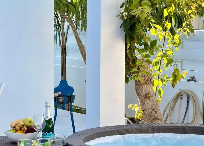 Modern 2br With Heated Hot Tub And Steps To Vilă Paralimni