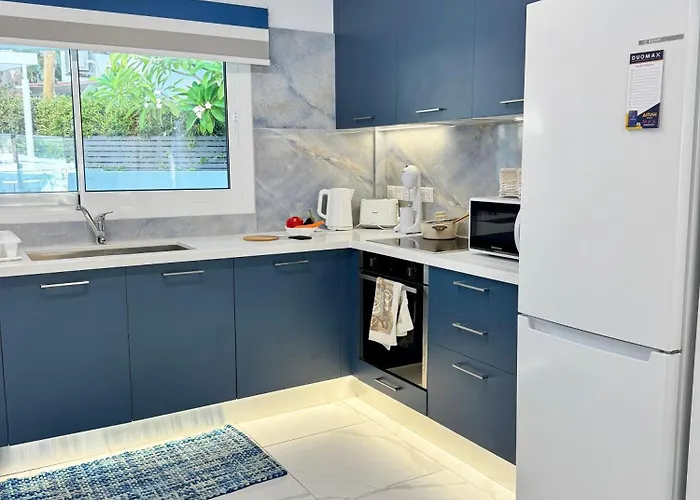 Modern 2br With Heated Hot Tub And Steps To *