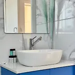 Modern 2br With Heated Hot Tub And Steps To Villa Protarász