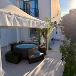 Modern 2br With Heated Hot Tub And Steps To Protarász