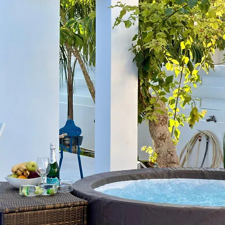 Modern 2br With Heated Hot Tub And Steps To Вилла Паралимни