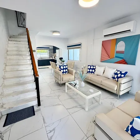 Modern 2br With Heated Hot Tub And Steps To