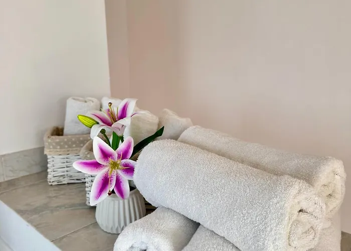 Modern 2br With Heated Hot Tub And Steps To パラリムニ