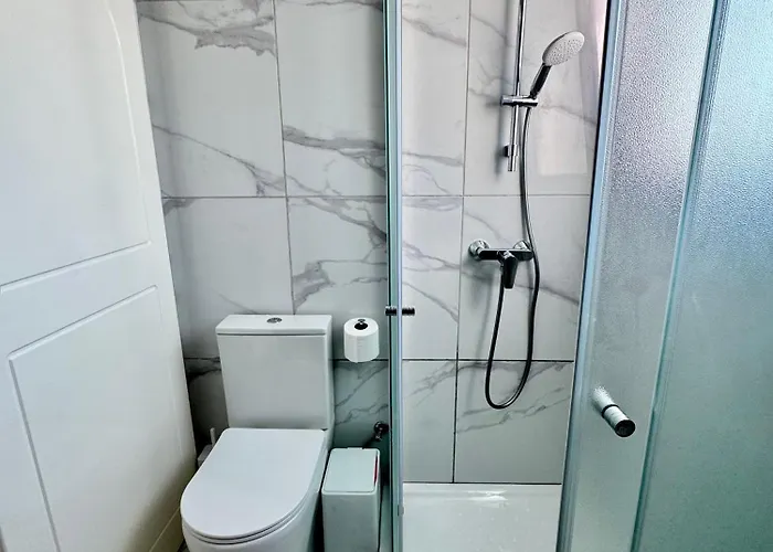 Modern 2br With Heated Hot Tub And Steps To