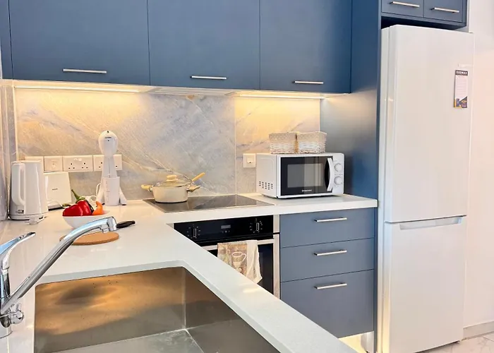 Modern 2br With Heated Hot Tub And Steps To *