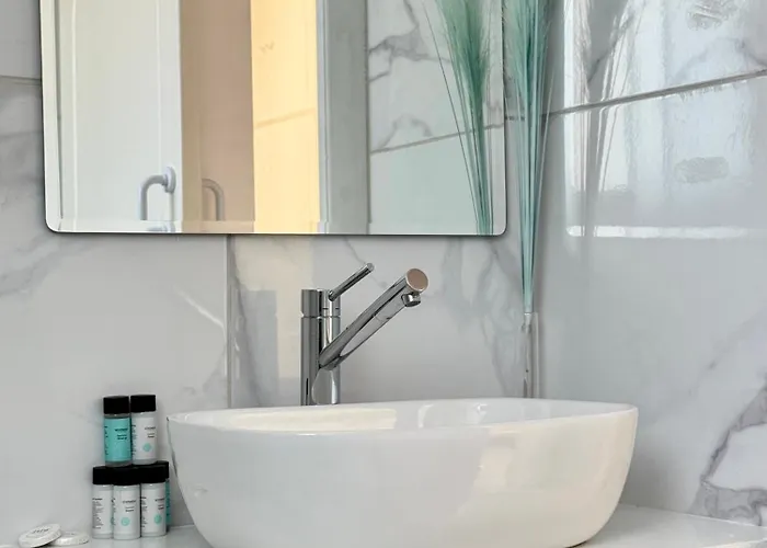 Modern 2br With Heated Hot Tub And Steps To ヴィラ パラリムニ