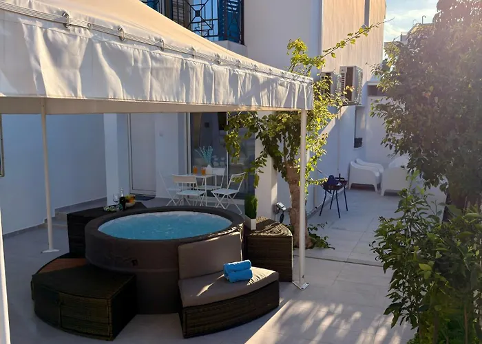 Modern 2br With Heated Hot Tub And Steps To Паралимни