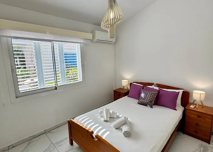 Modern 2br With Heated Hot Tub And Steps To Вилла Паралимни