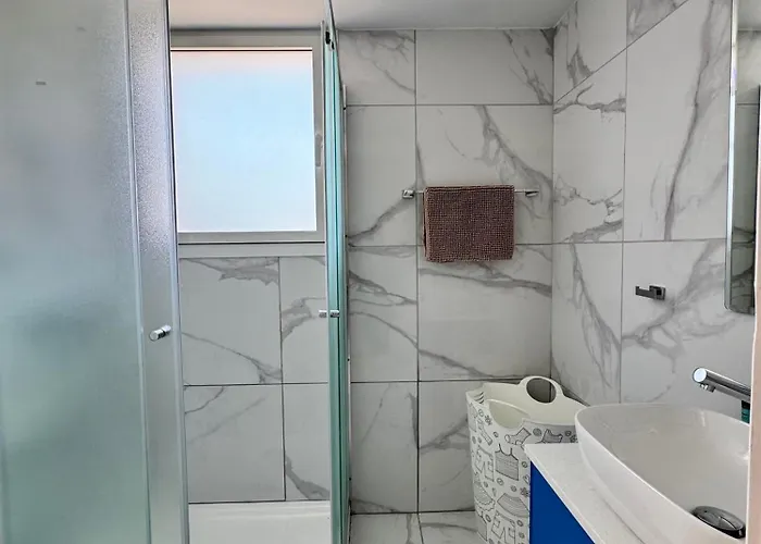 Вилла Modern 2br With Heated Hot Tub And Steps To Паралимни