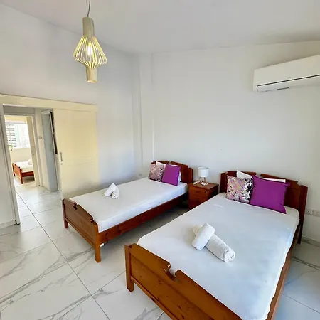 Vila Modern 2br With Heated Hot Tub And Steps To