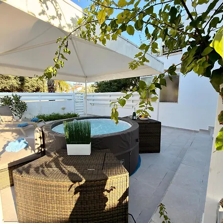 Vila Modern 2br With Heated Hot Tub And Steps To *